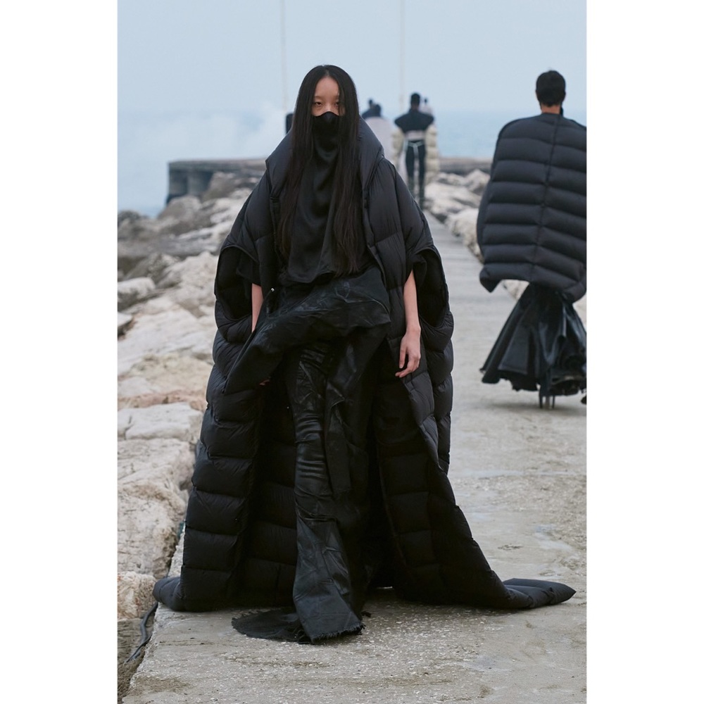 Long puffer Gethsemane duvet coat by Rick Owens in black